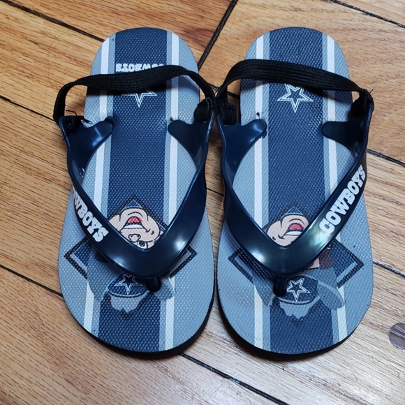 Dallas Cowboys Flip Flops NWOT - Picture 2 of 3